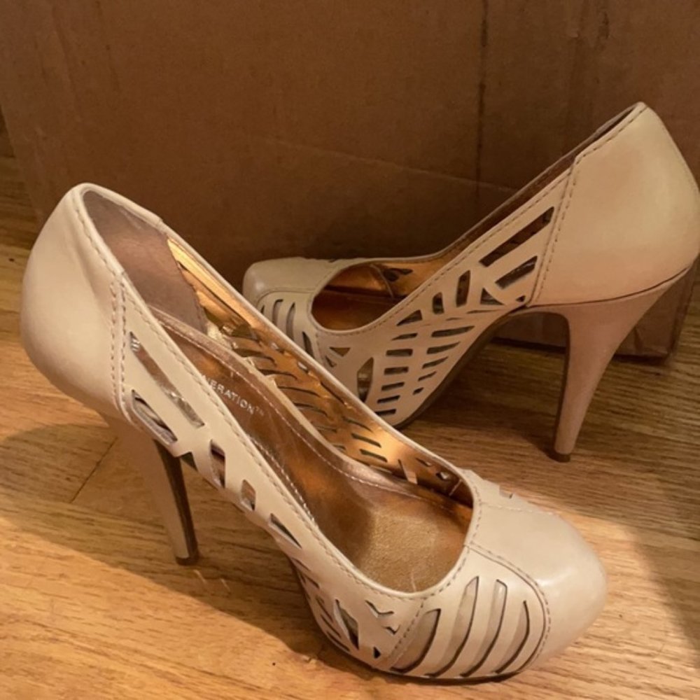 BCBGeneration Elba Cut Out Platform Pumps - Picture 3 of 7